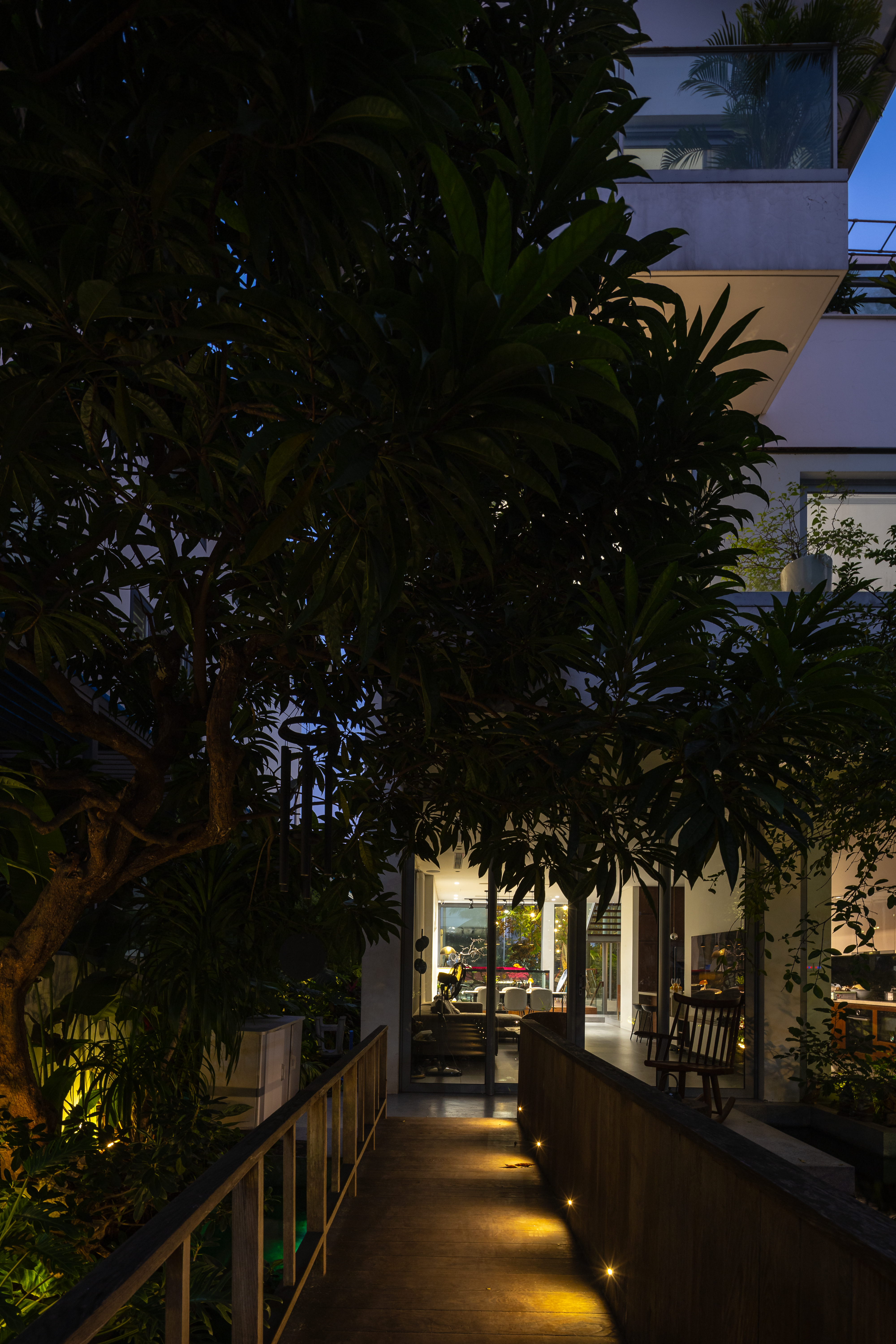 02-FRONT GARDEN-HN04_HOUSE-TNT_ARCHITECTURE